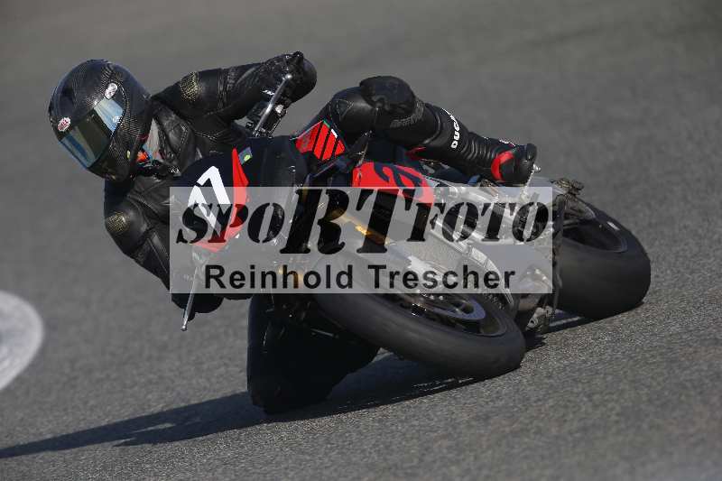 /Archiv-2024/02 29.01.-02.02.2024 Moto Center Thun Jerez/Gruppe gruen-green/77